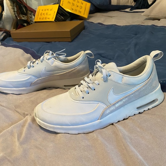 Nike sneaks!! - Picture 3 of 5